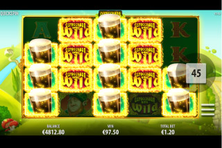 Leprechaun Hills Mobile Slot Stacked Symbols