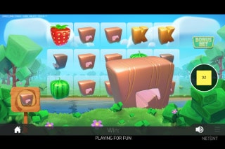 Strolling Staxx Slot Colossal Symbols